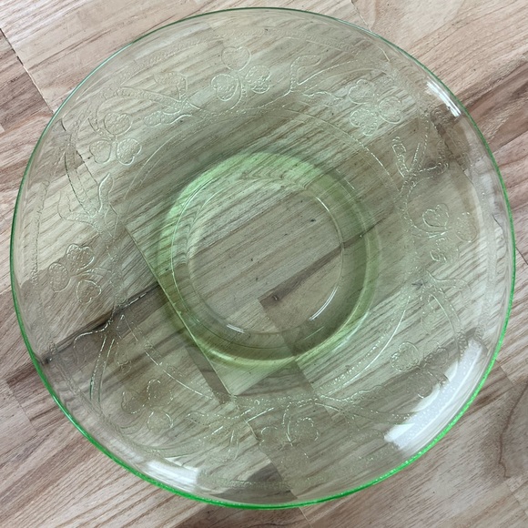 Rare Vintage 1930’s Hazel Atlas Uranium Glass Tea Cup and Saucer Shamrock Motif - Picture 5 of 10